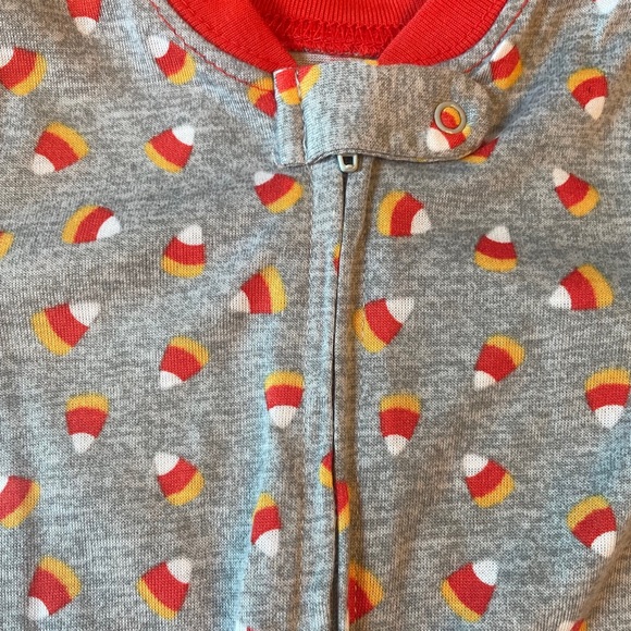 NWT Halloween Candy Corn Sleep n Play Zip up Sleeper 0-3 Months - Picture 2 of 6